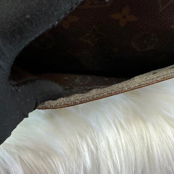 Authentic Louis Vuitton Monogram Compiegne 28 Clutch/Toiletry Bag - Picture 9 of 14